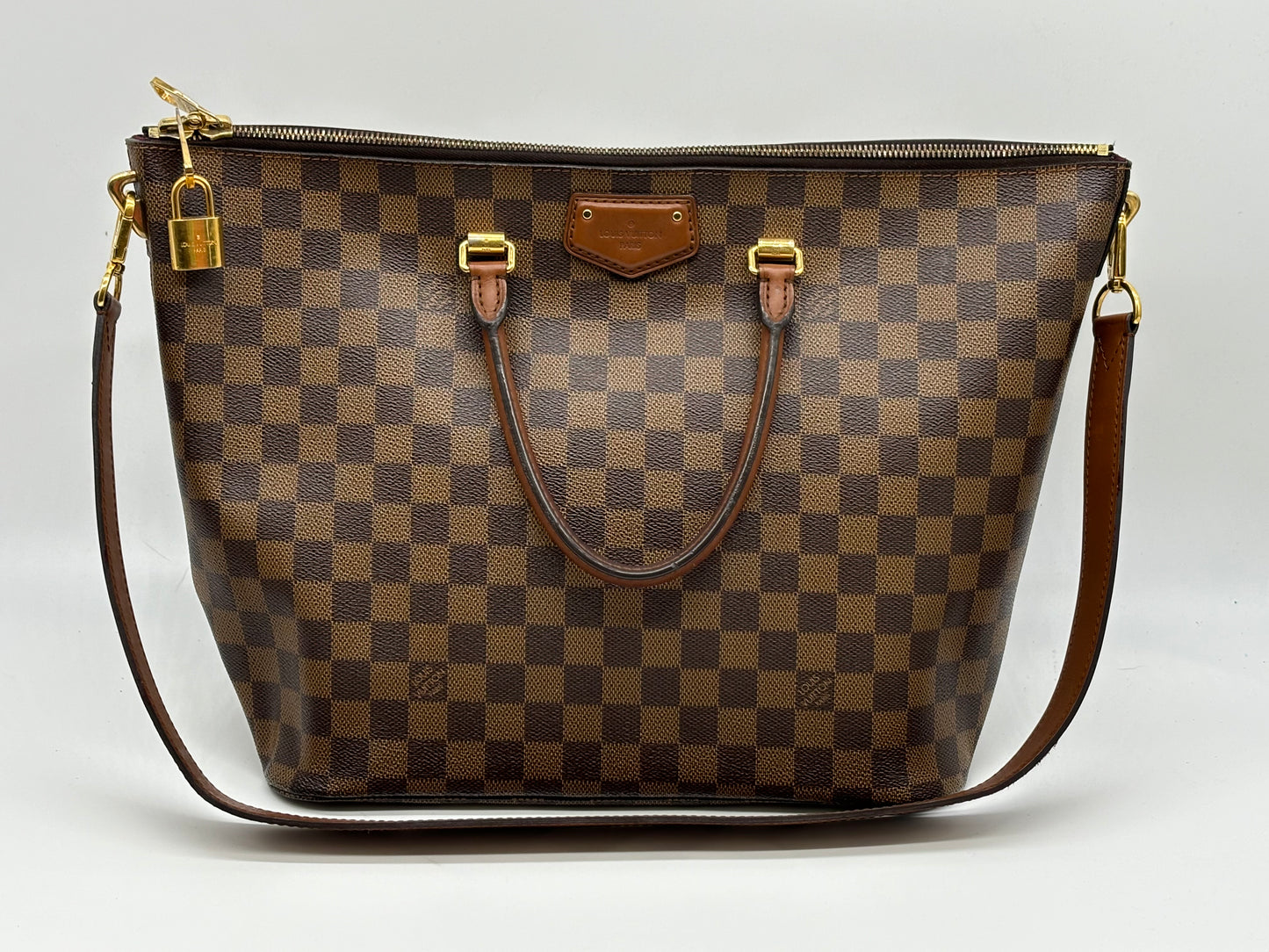 LOUIS VUITTON
Damier Ebene Belmont
