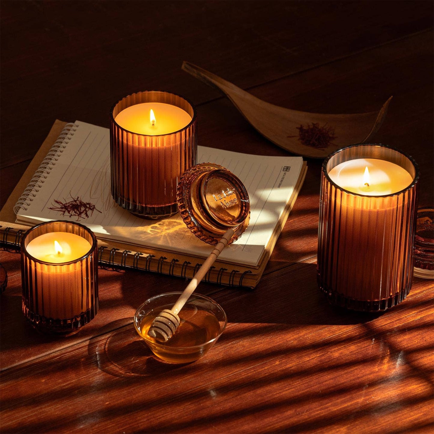 La Jolie Muse - Amélie - Saffron & Oud 7oz Candle