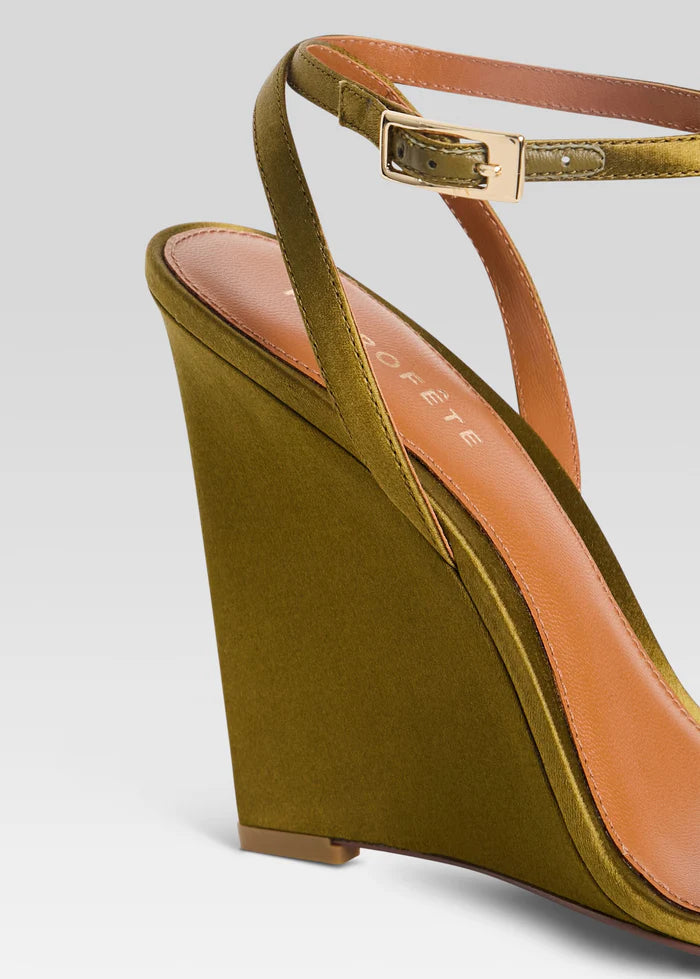 NELLY WEDGE