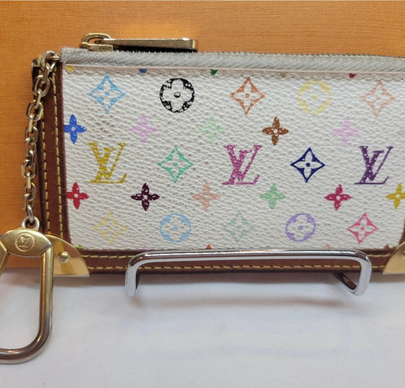 Louis Vuitton
Leather key ring
Very good condition
Multicolour
