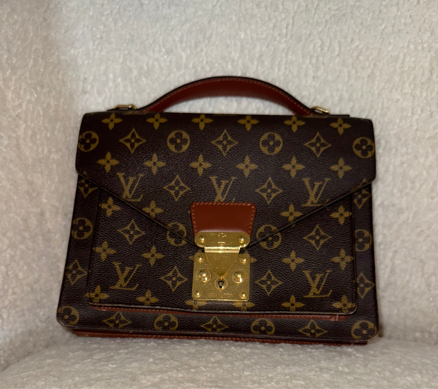 Louis Vuitton
Monceau Leather Handbag