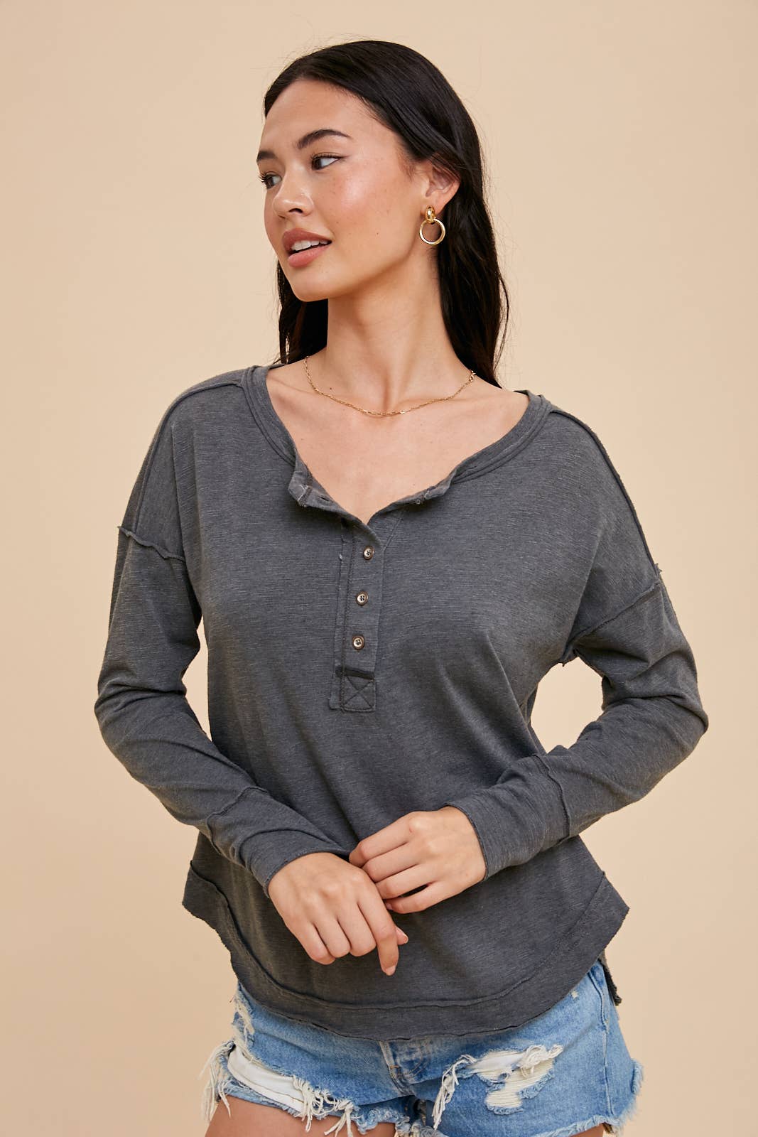In Loom - GARMENT WASHED RAW HEM HENLEY TEE