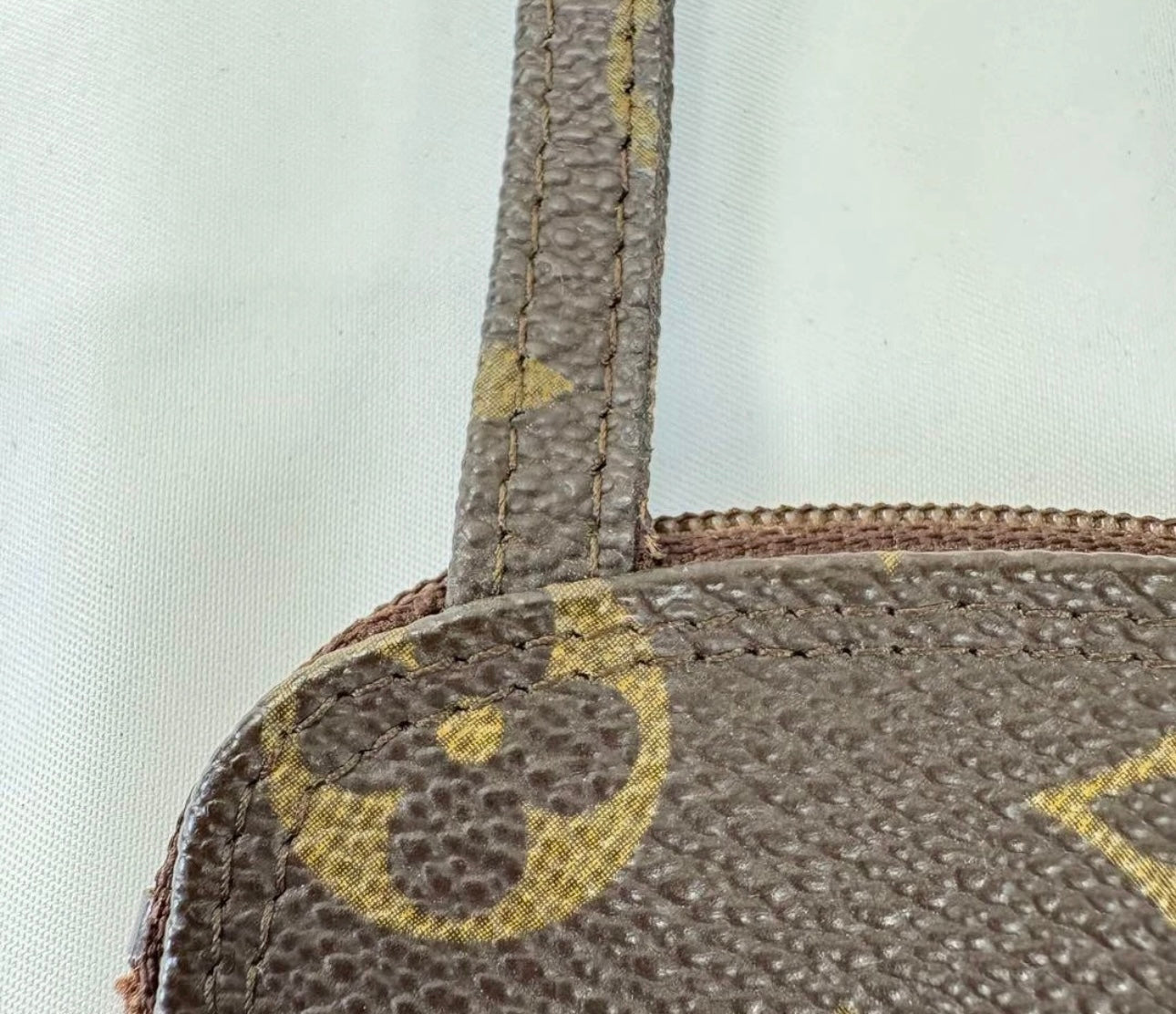 Louis Vuitton Monogram Canvas Phone Pouch Crossbody