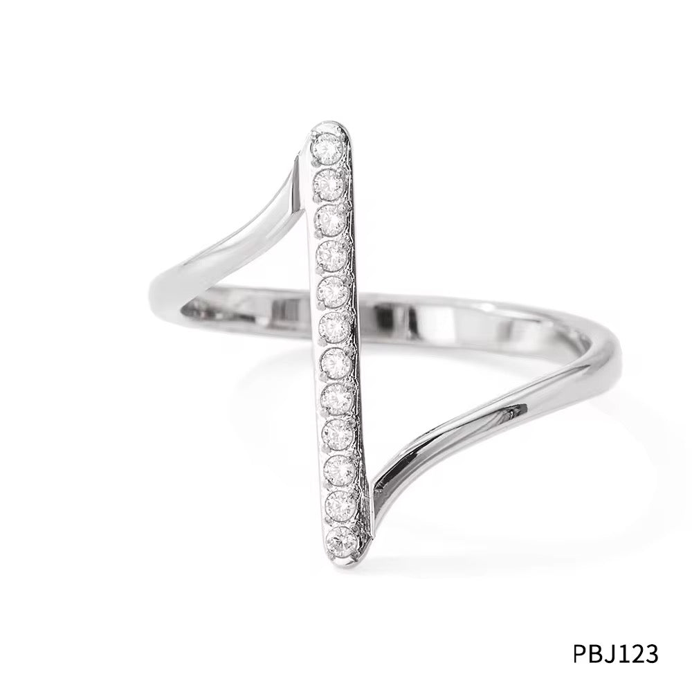 Linear Arc Pavé Ring