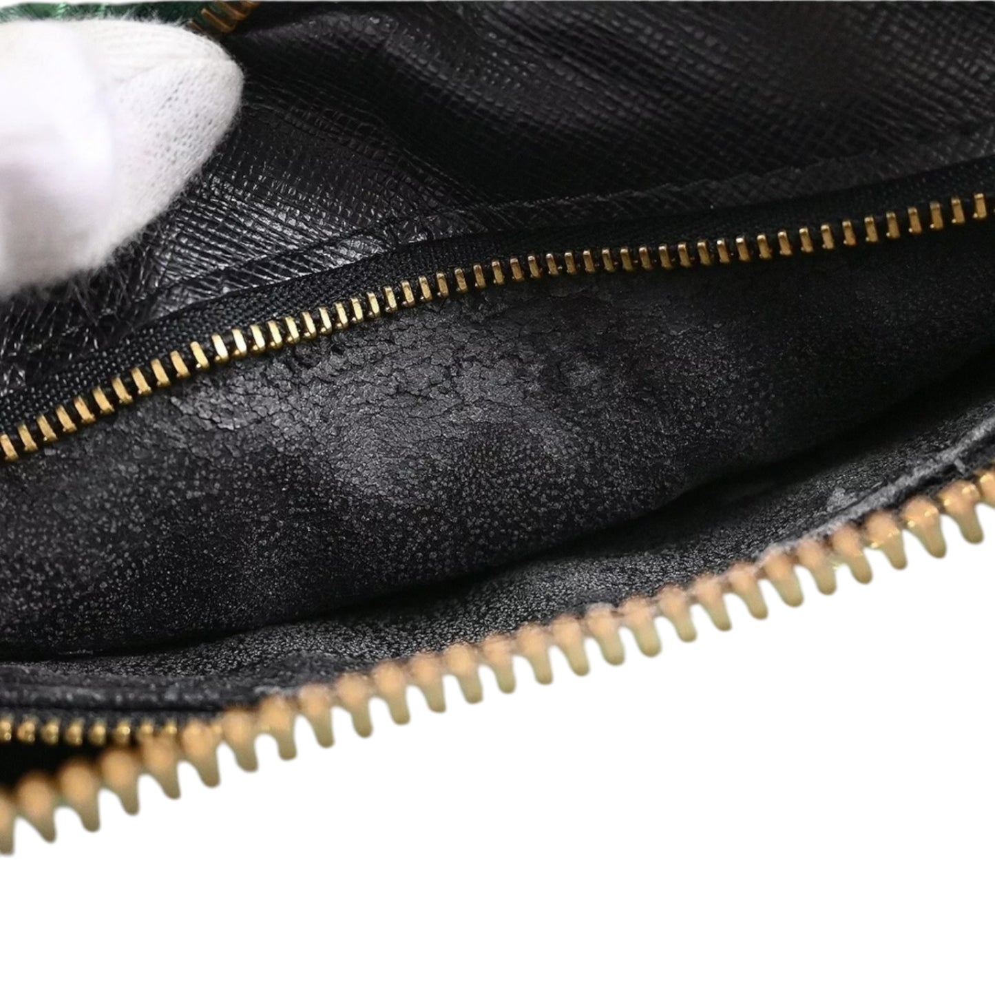 LOUIS VUITTON
Epi Trocadéro leather crossbody bag