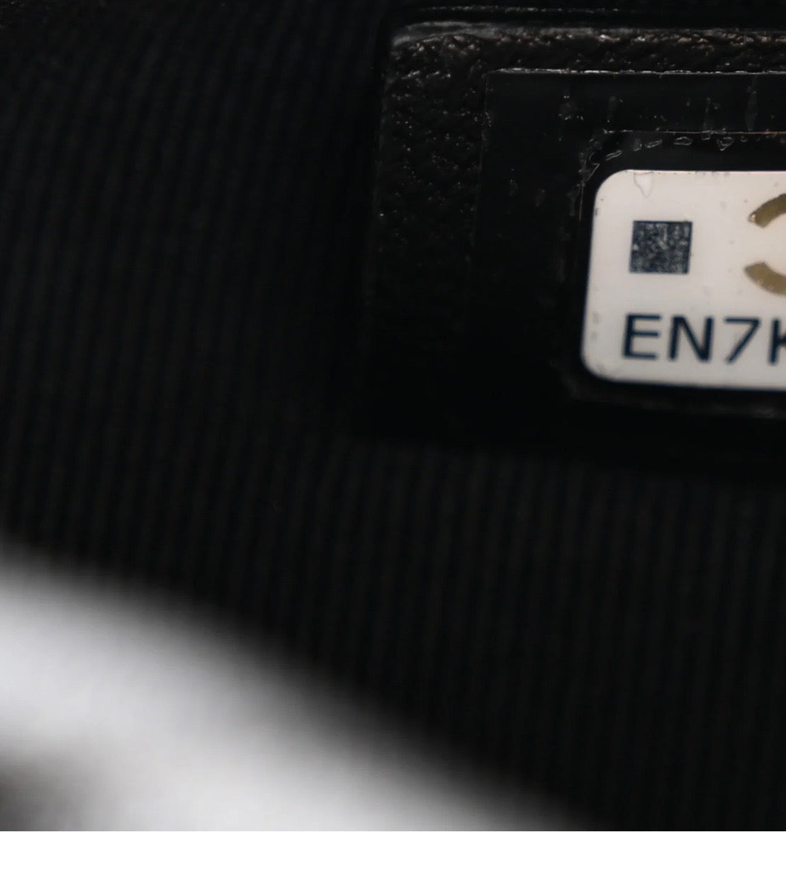 Lambskin Quilted Chain Around Pouch
Black
