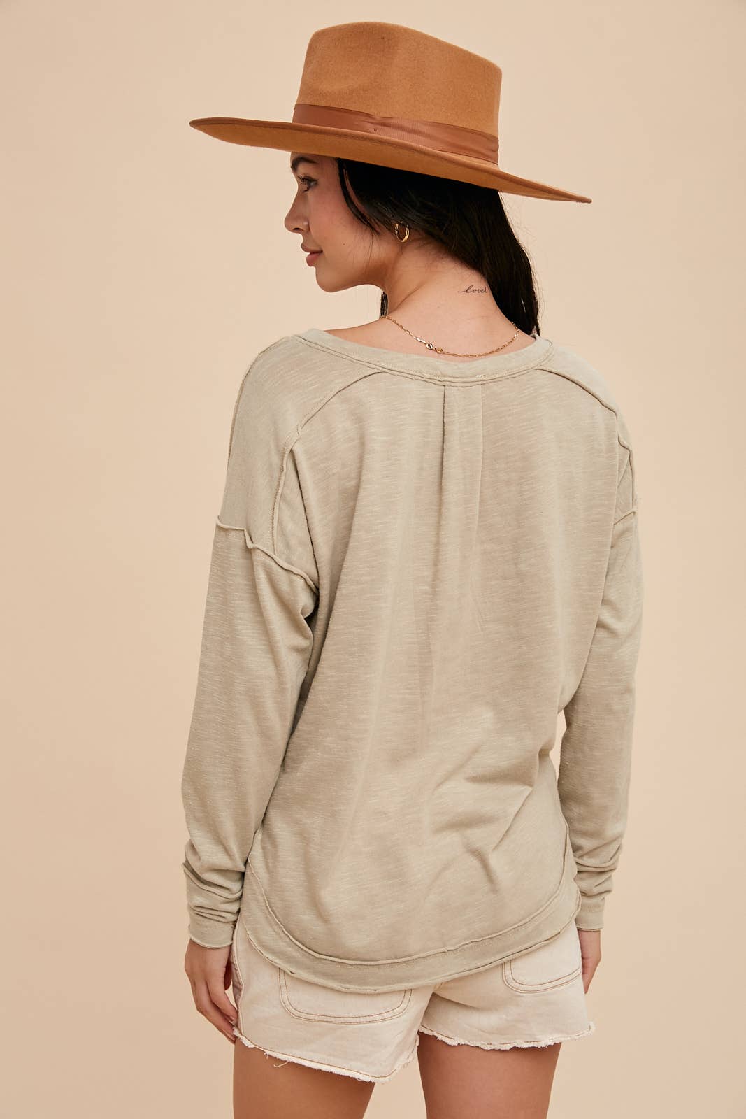 In Loom - GARMENT WASHED RAW HEM HENLEY TEE