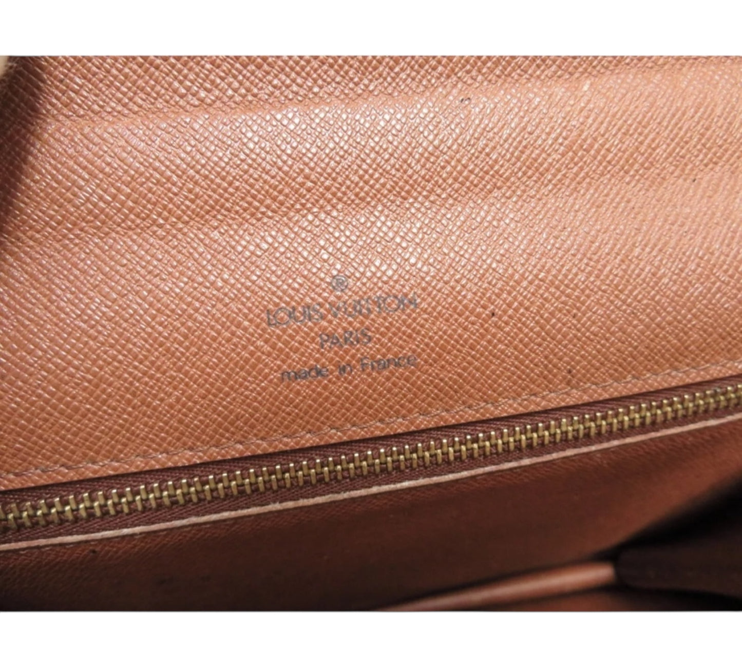 Louis Vuitton
Monceau Leather Handbag
