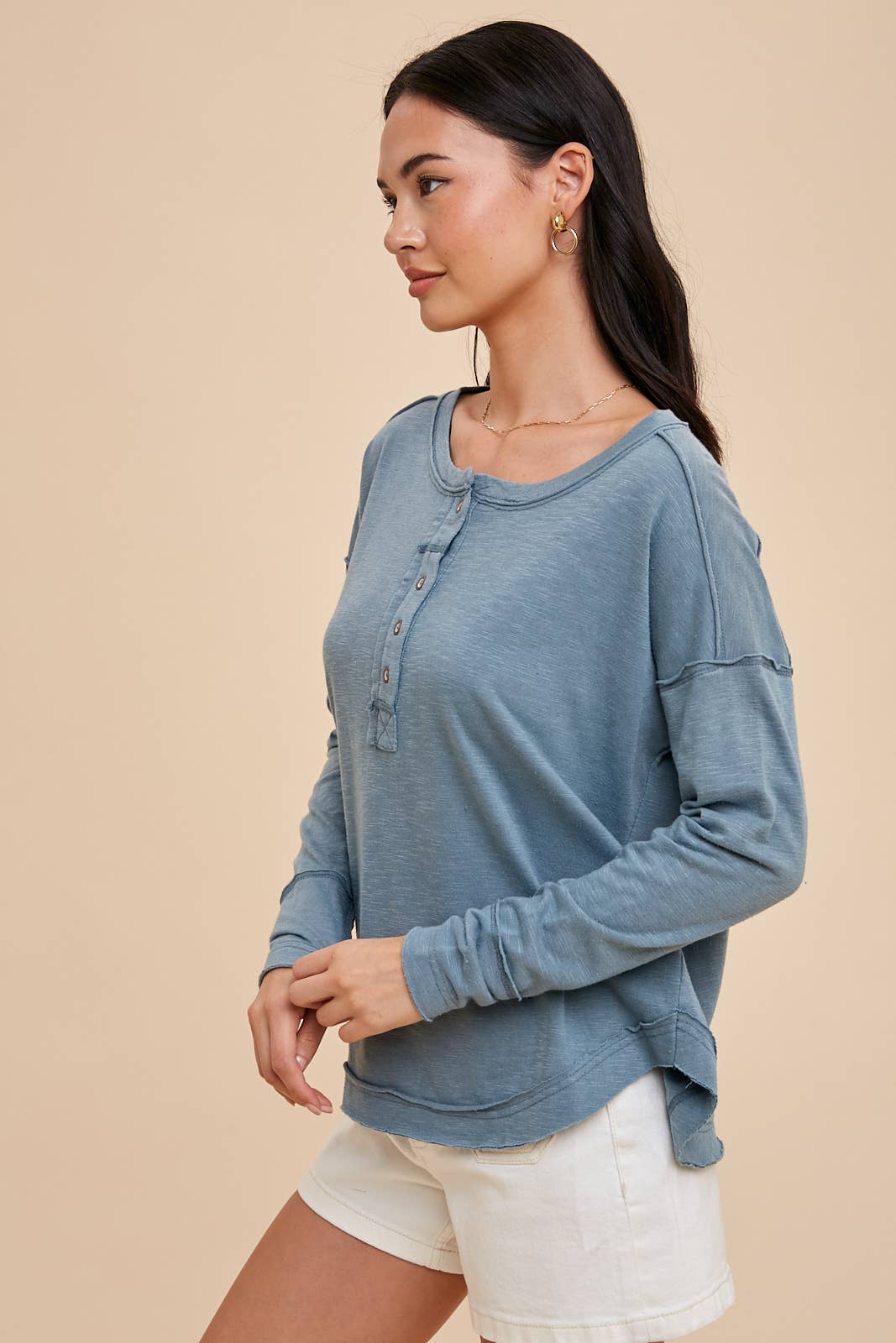 In Loom - GARMENT WASHED RAW HEM HENLEY TEE