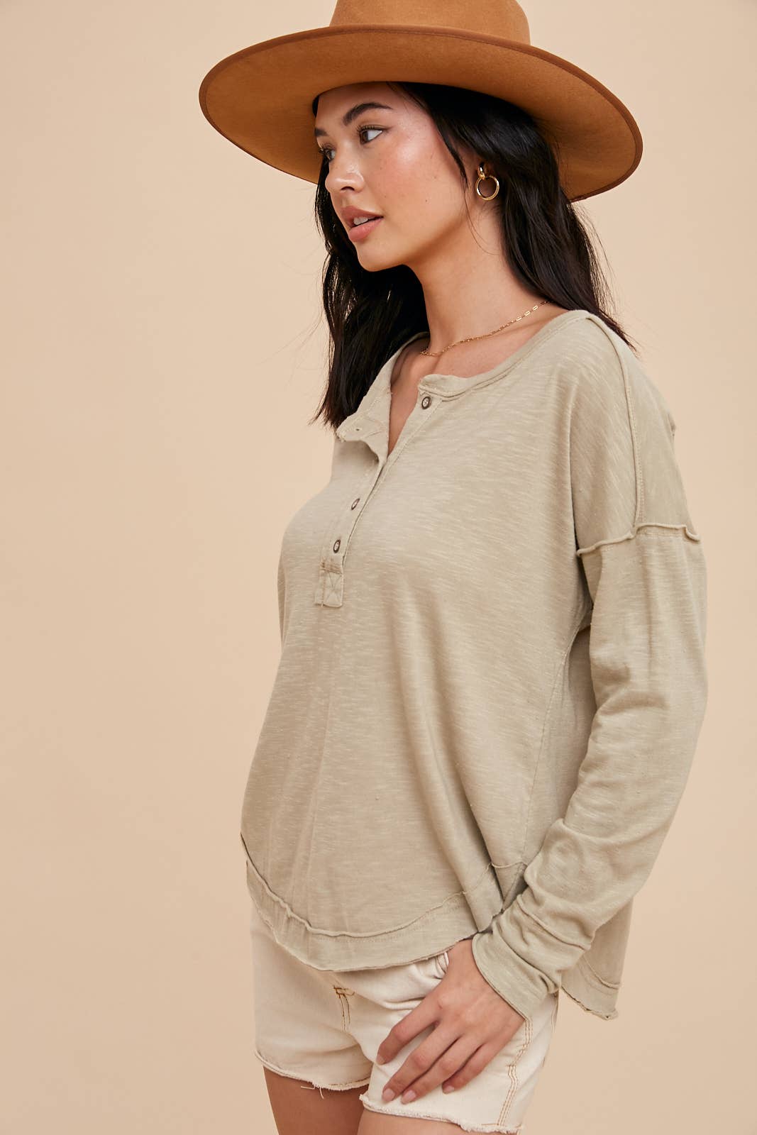 In Loom - GARMENT WASHED RAW HEM HENLEY TEE