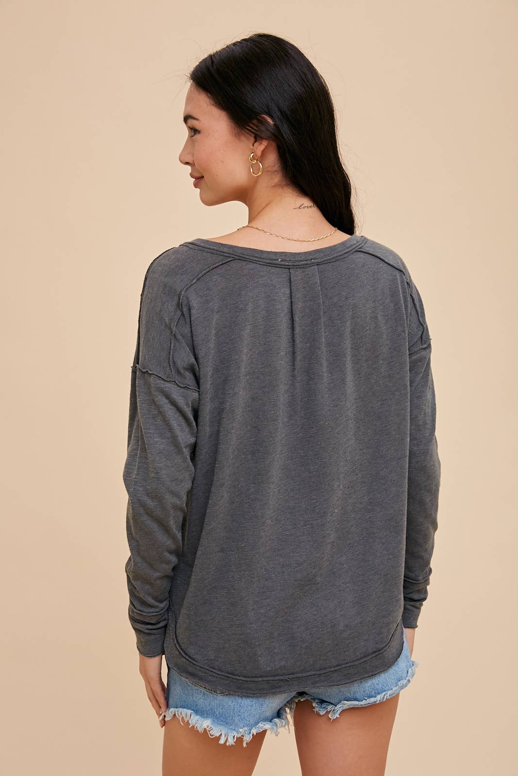 In Loom - GARMENT WASHED RAW HEM HENLEY TEE