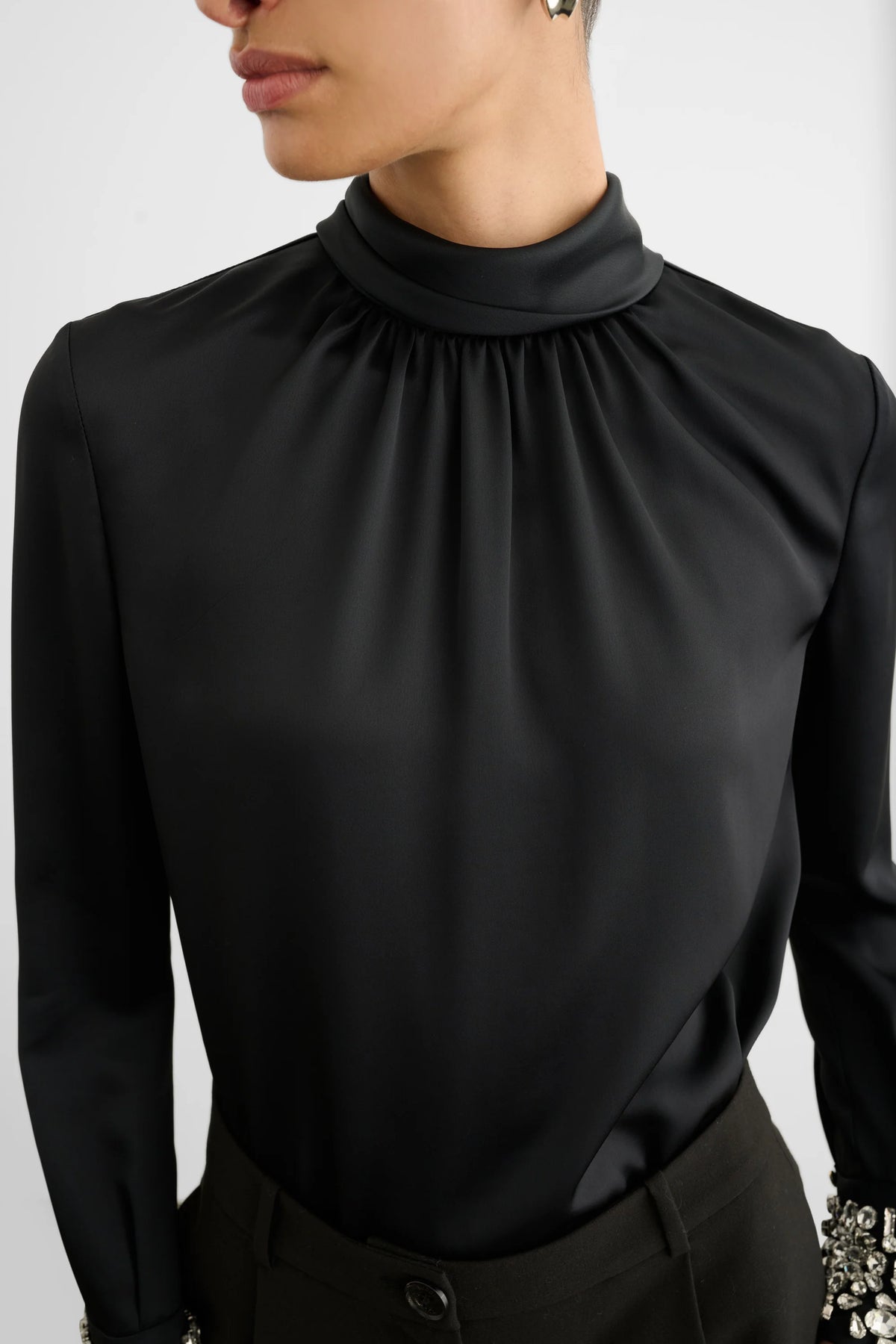 Veronica Long Sleeve Bow Blouse