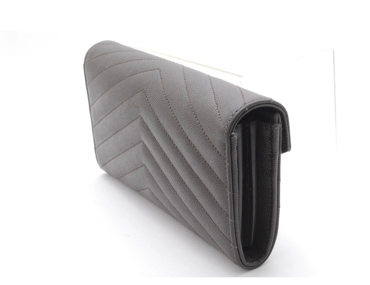 SAINT LAURENT

Grain De Poudre Matelasse Chevron Monogram Flap Wallet Fog