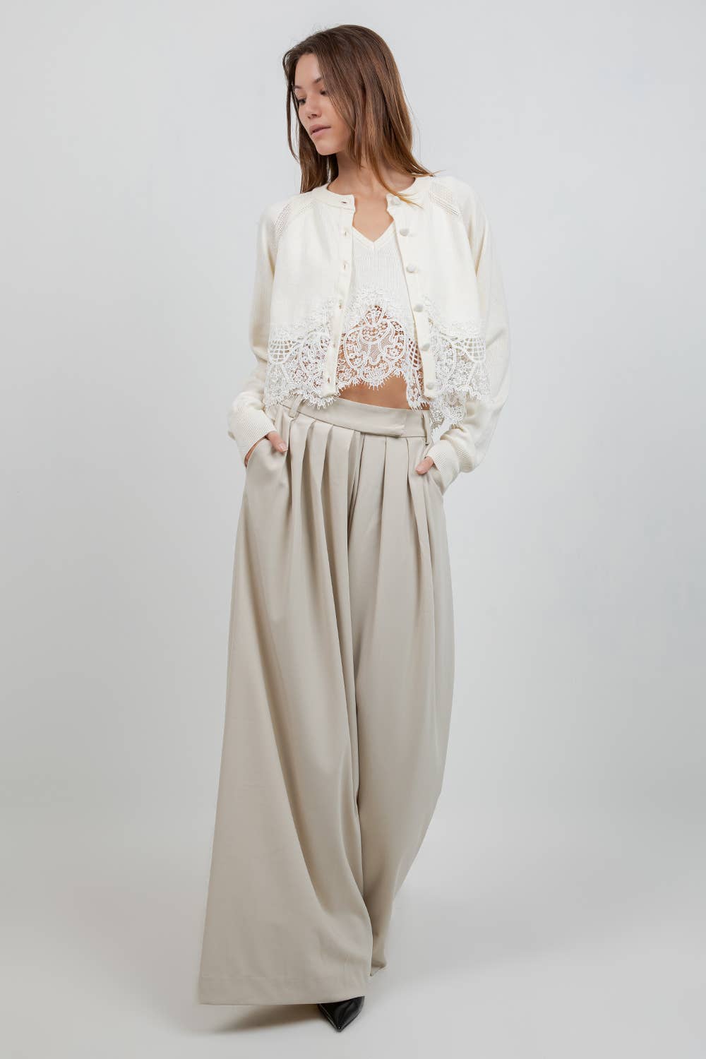 Whiteroom+Cactus - KNITTED SWEATER WITH LACE EDGE DETAILING - CREAM / L