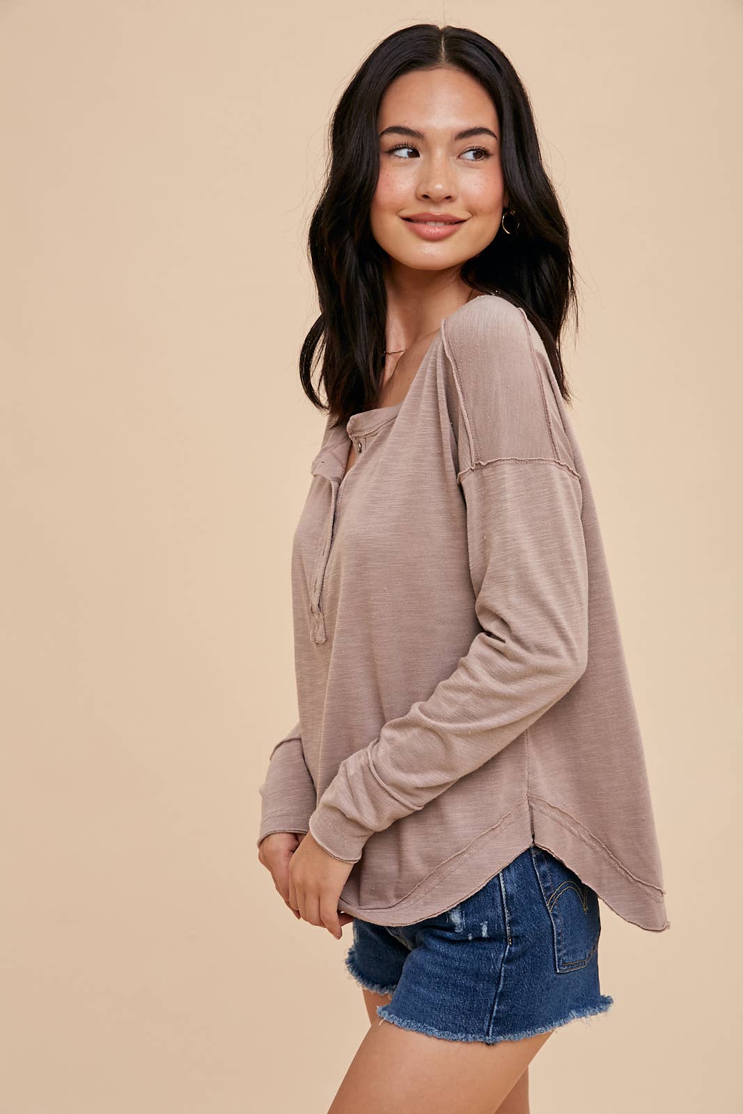 In Loom - GARMENT WASHED RAW HEM HENLEY TEE