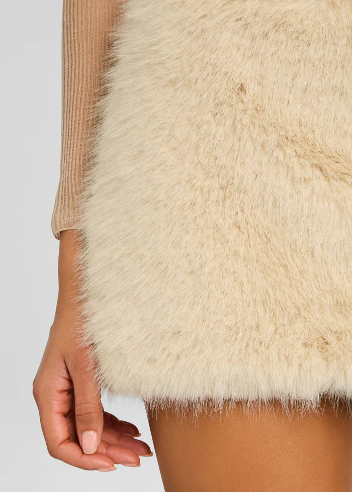MINERVA FAUX FUR SKIRT
Retrofête