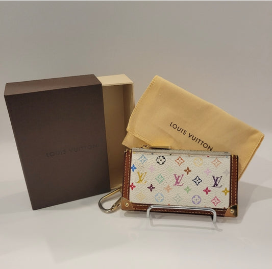 Louis Vuitton
Leather key ring 
Very good condition
Multicolour