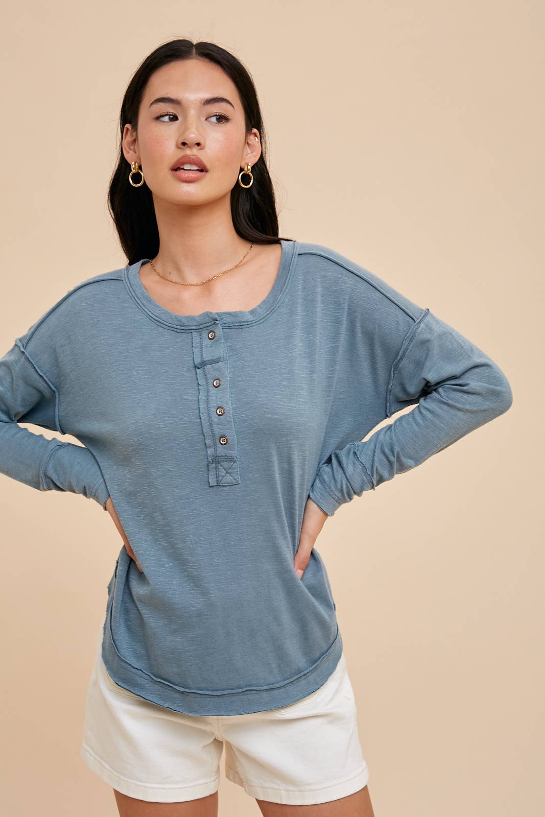 In Loom - GARMENT WASHED RAW HEM HENLEY TEE
