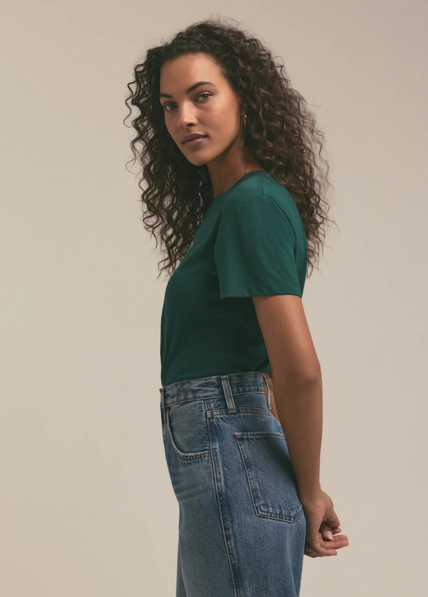 THE CROPPED COLLEGIATE TEE - Favorite Daughter