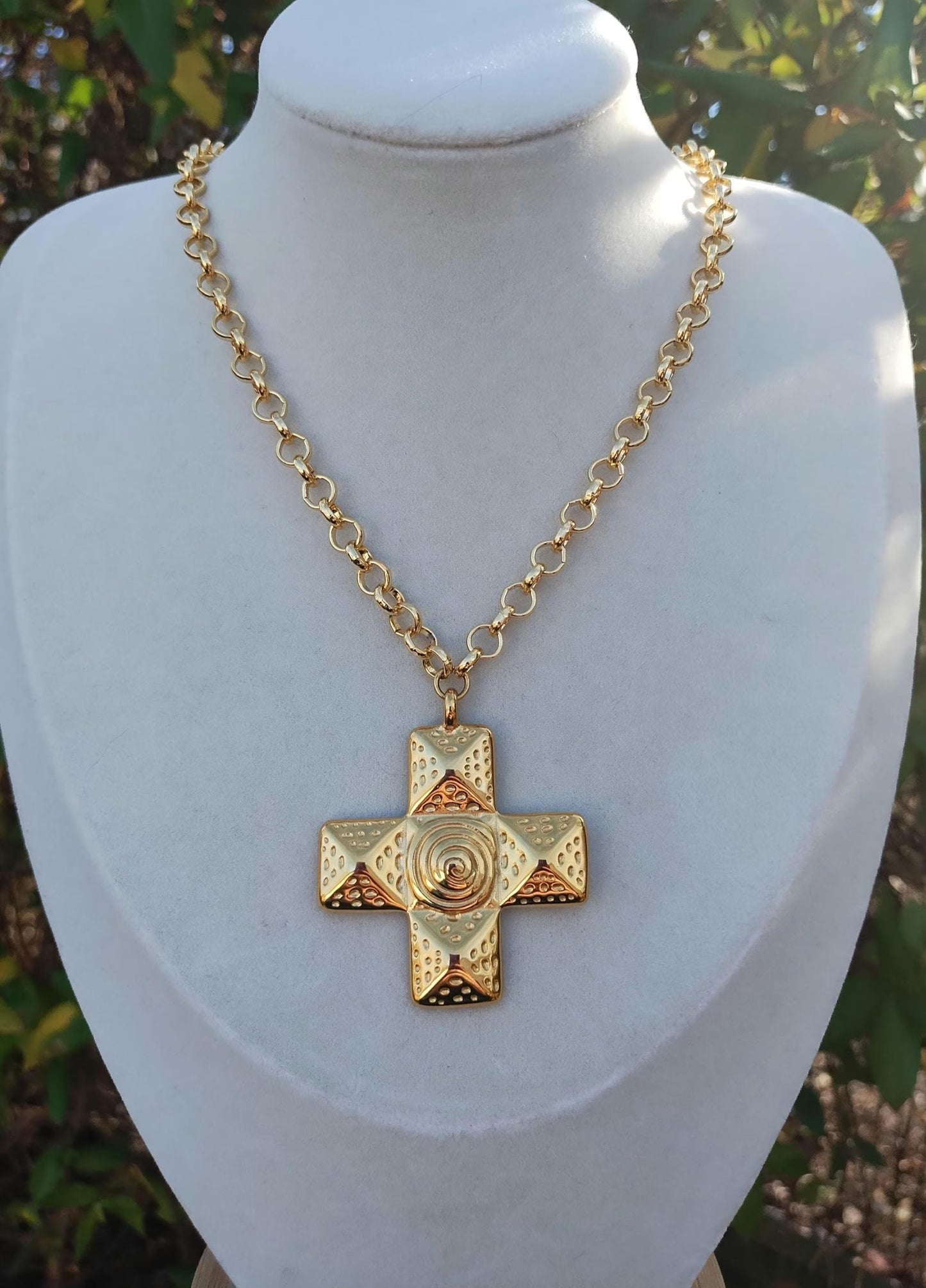 Swirl Plate Cross Chunky Necklace