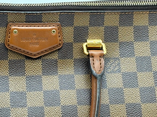 LOUIS VUITTON 
Damier Ebene Belmont
