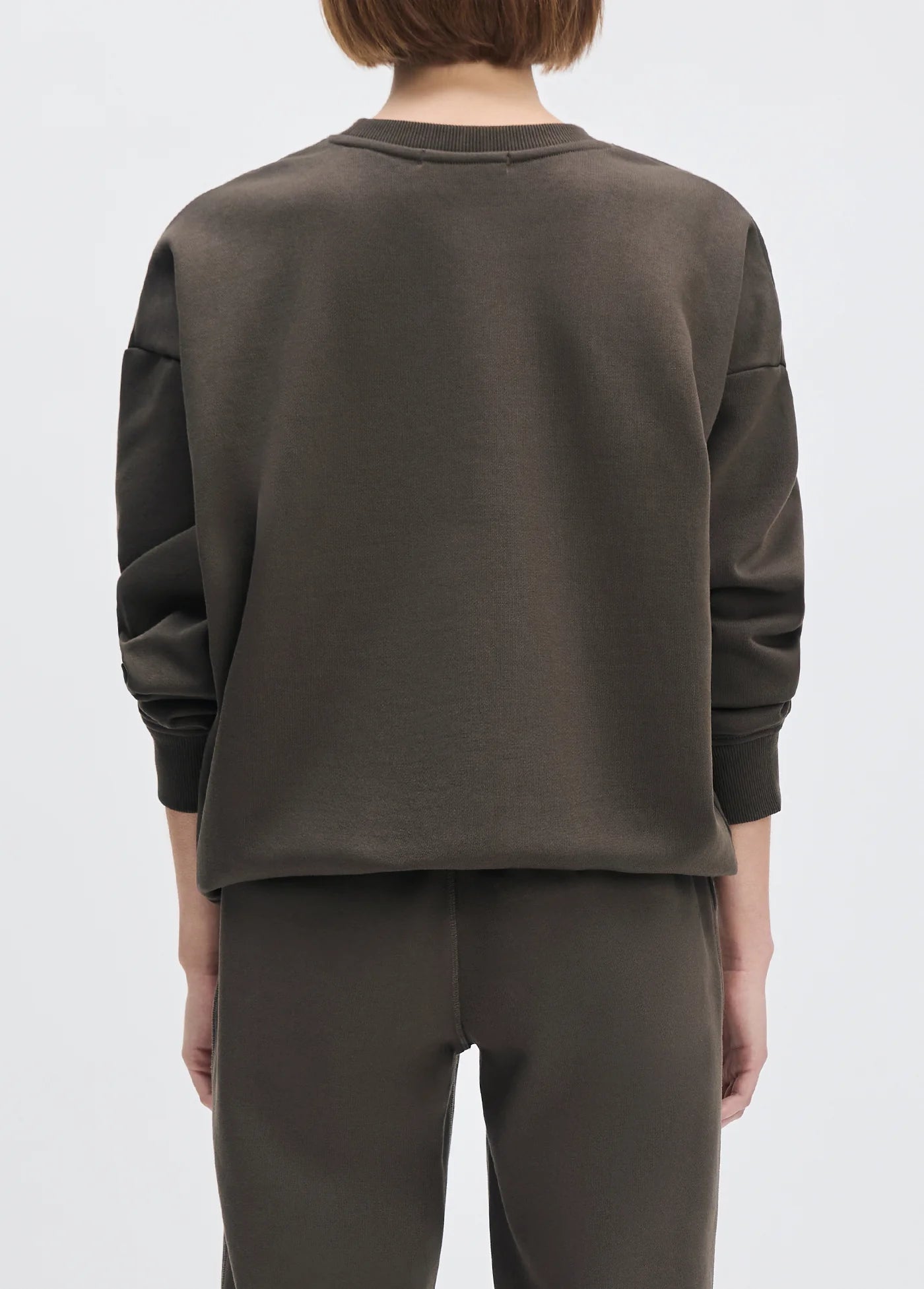 THE COLLEGIATE SWEATSHIRT - Coffee/Gardenia