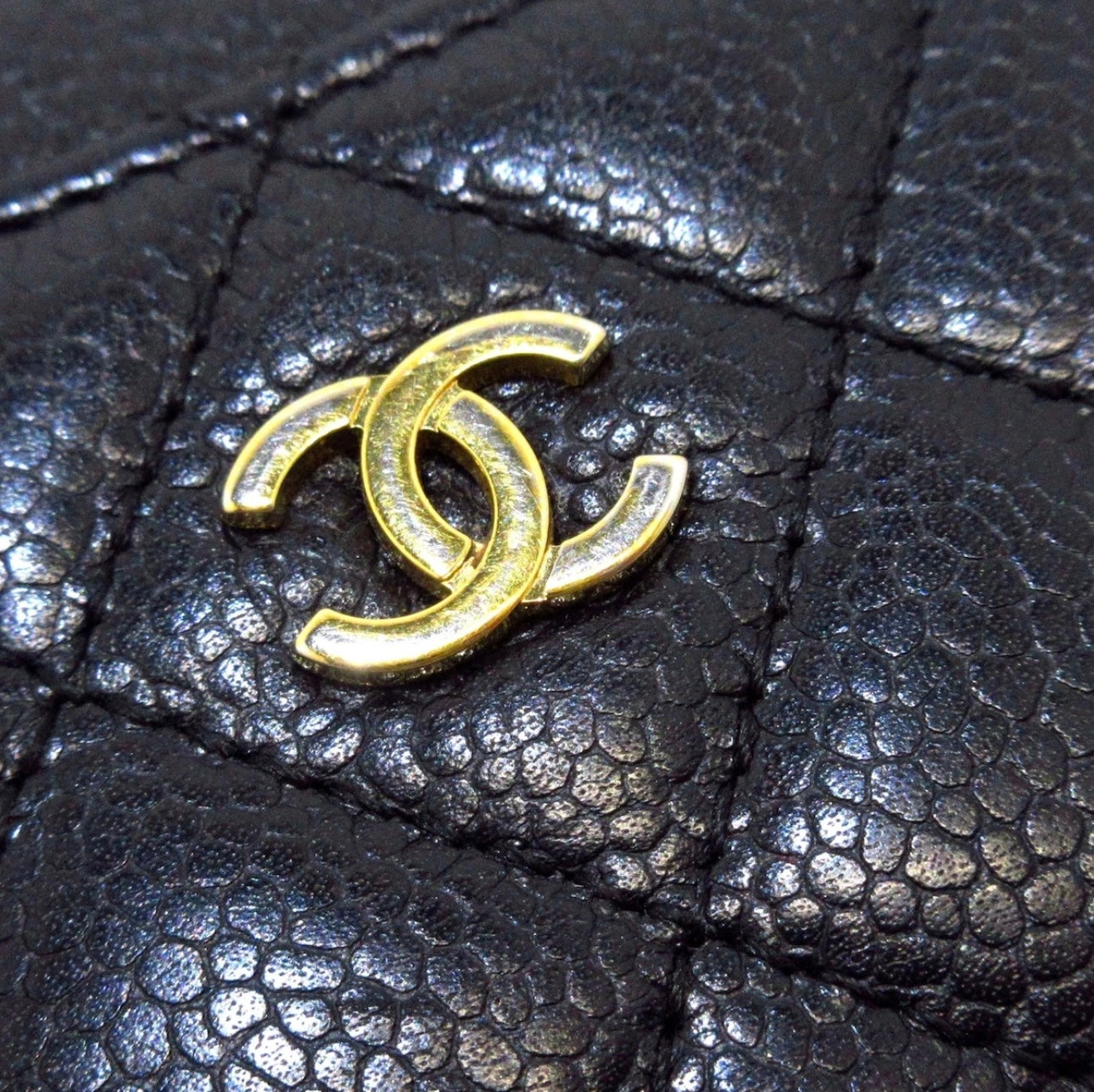 CHANEL
Caviar Quilted Card Holder Black