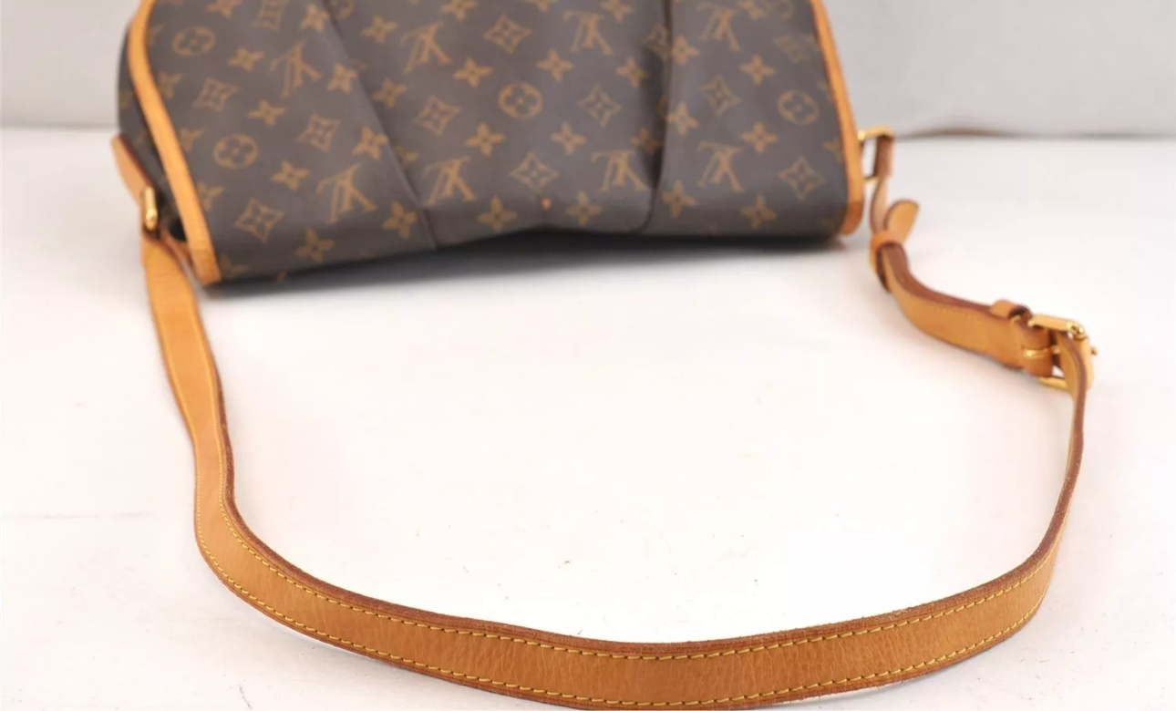 Louis Vuitton                                              Monogram Menilmontant MM Shoulder Bag