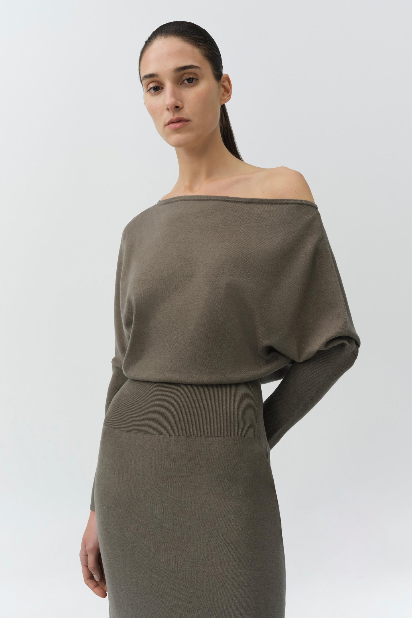 JANESE OFF SHOULDER MIDI DRES SIMKHAI
