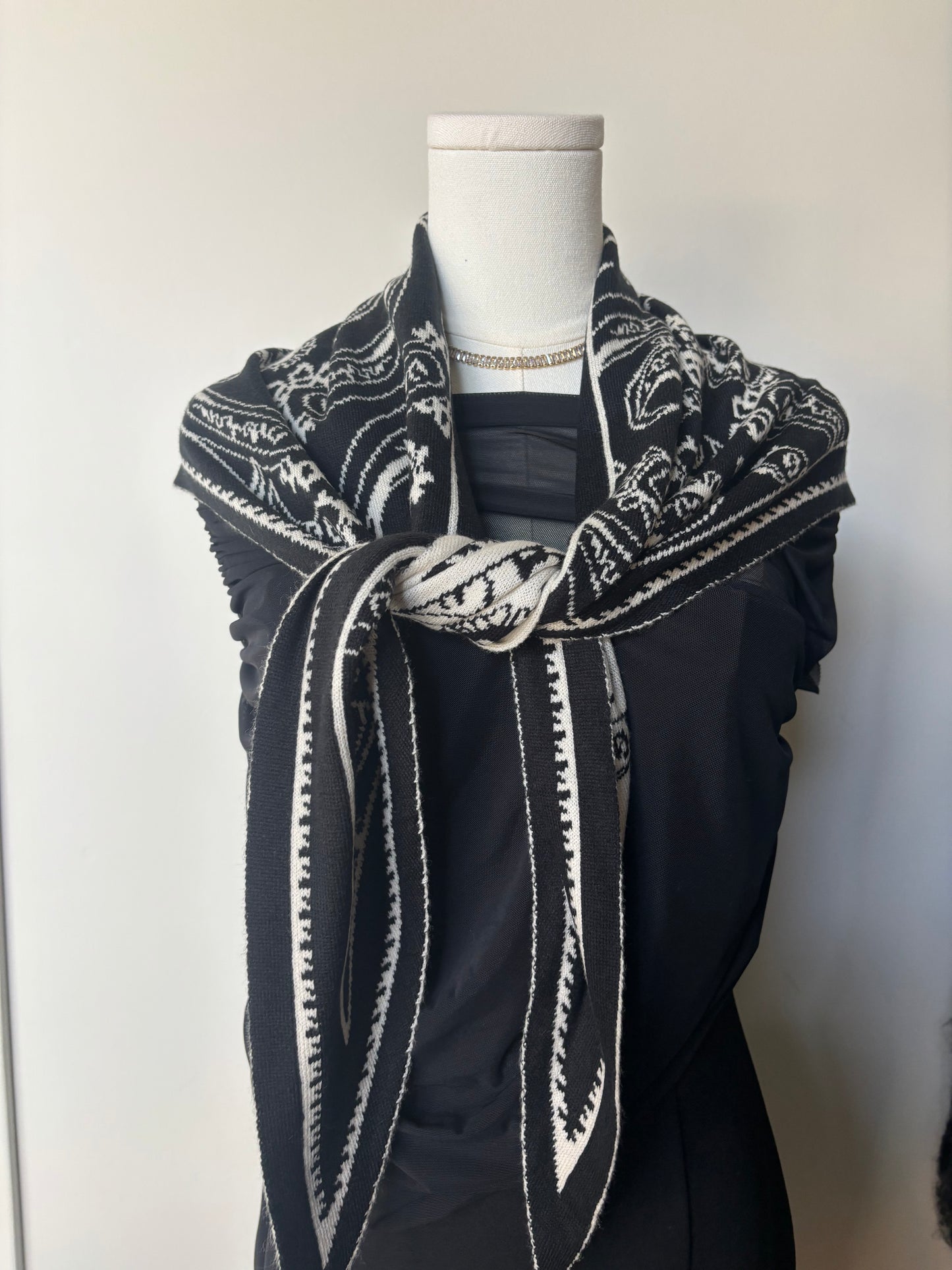 Monroe Paisley Knit Scarf