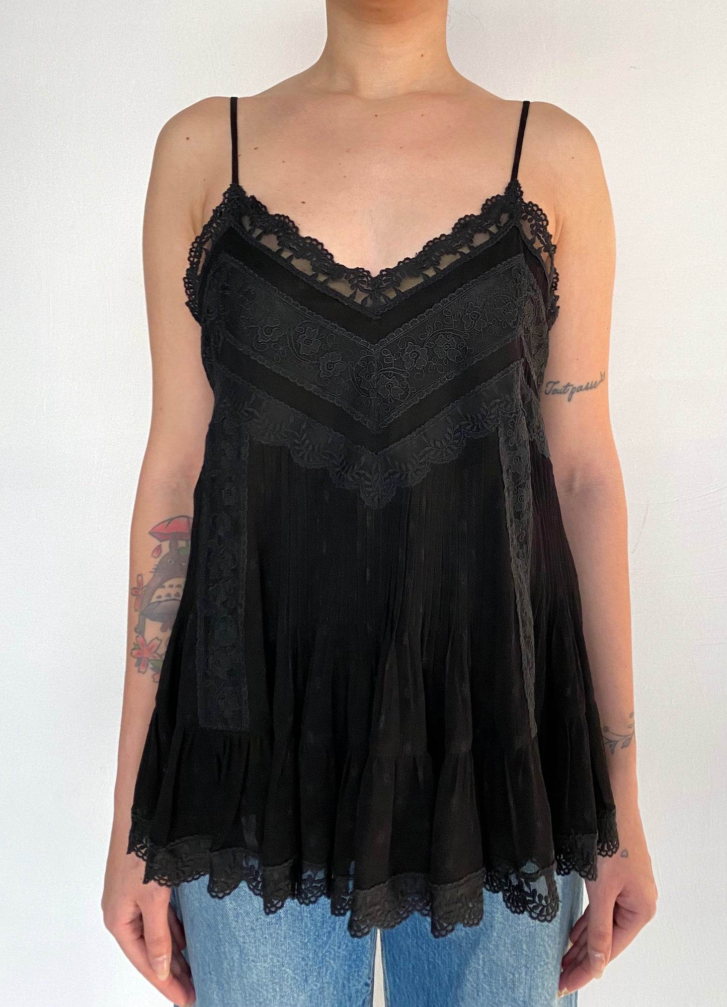 LACE DETAIL TOP