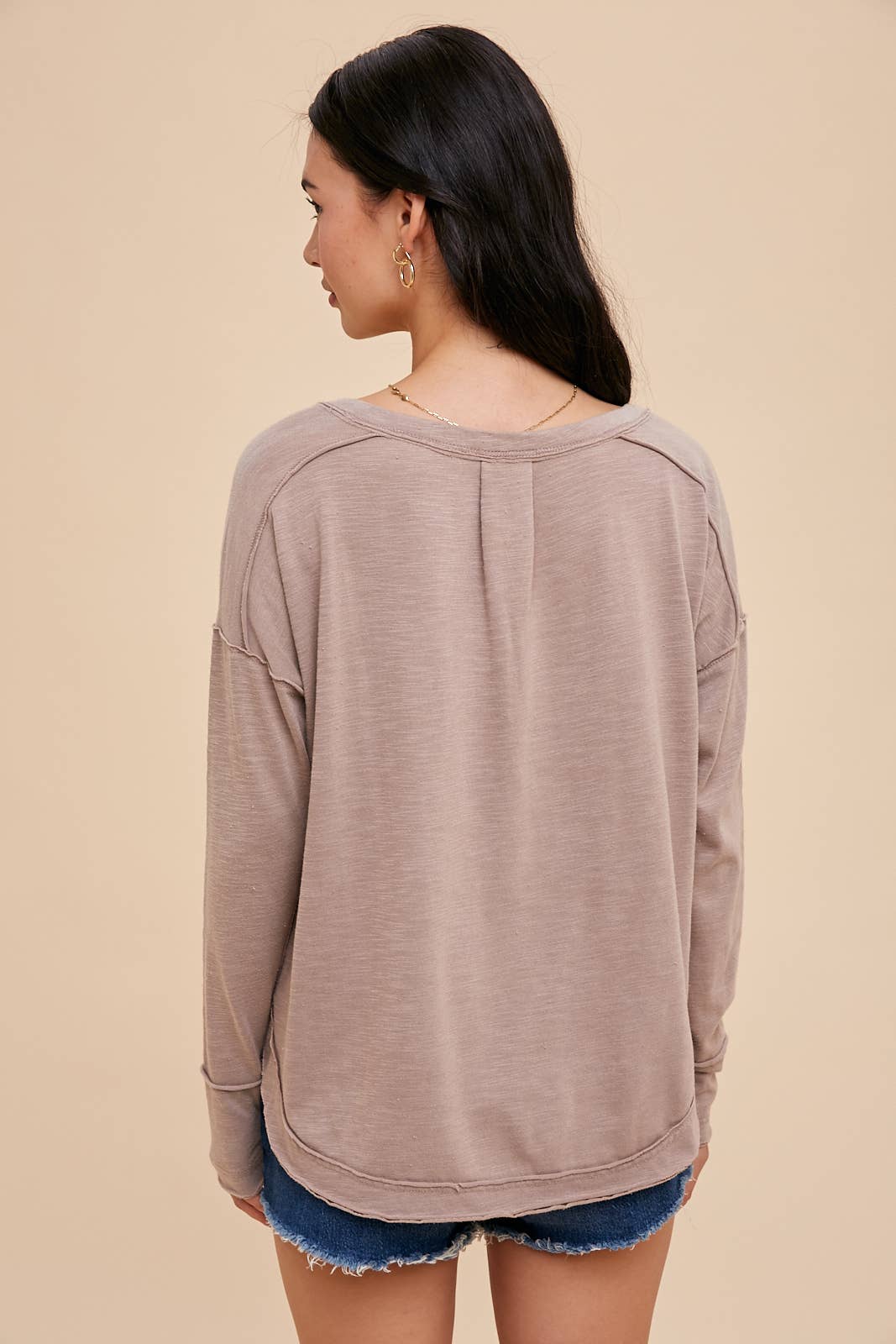 In Loom - GARMENT WASHED RAW HEM HENLEY TEE