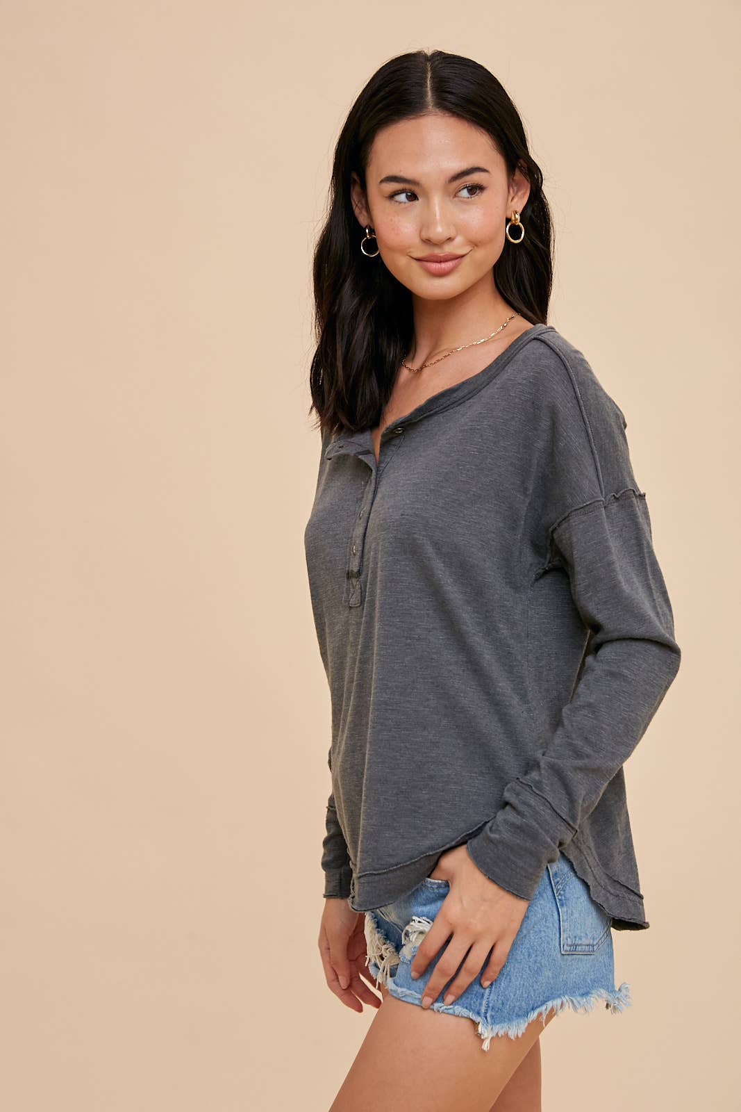 In Loom - GARMENT WASHED RAW HEM HENLEY TEE